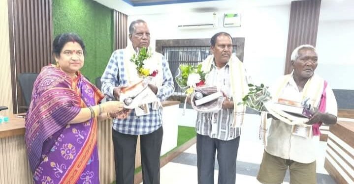 ଅବସର ନେଲେ ନୟାଗଡ ମୁନିସିପାଲିଟିର ୩ କର୍ମଚାରୀ