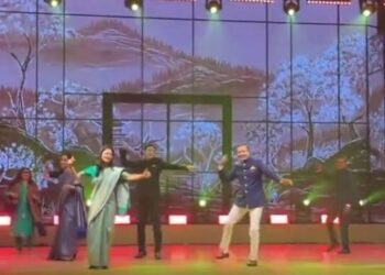 MP Supriya Sule, Kangana Ranaut and Mahua Moitra dance together, video goes viral