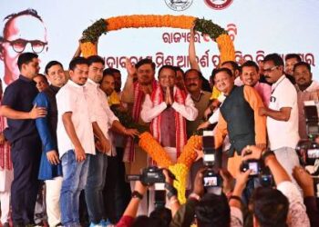 ବାଣପୁର ପଲଟଣ ପଡ଼ିଆଠାରେ ଓଡ଼ିଶାର ମୁଖ୍ୟମନ୍ତ୍ରୀ ମୋହନ ଚରଣ ମାଝୀ ‘ଗୋଦାବରୀଶ ମିଶ୍ର ଆଦର୍ଶ ପ୍ରାଥମିକ ବିଦ୍ୟାଳୟ ଯୋଜନା’ର ଶୁଭାରମ୍ଭ କରିବା ସହ ସମଗ୍ର ରାଜ୍ୟରେ ୧୧୮ଟି ବିଦ୍ୟାଳୟର ଭିତ୍ତିପ୍ରସ୍ତର ସ୍ଥାପନ କରିଛନ୍ତି