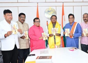 ଡଃ ଜ୍ଞାନେନ୍ଦ୍ରଙ୍କ “ବୁଦ୍ଧ ସଂଘରେ ୪୦ ବର୍ଷ” : ମୁଖ୍ୟମନ୍ତ୍ରୀଙ୍କ ଦ୍ୱାରା ଲୋକାର୍ପିତ