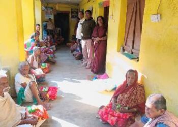 ବୋଲଗଡ଼ ଗୋଷ୍ଠୀ ଶିକ୍ଷା ଅଧିକାରୀ ପ୍ରମୋଦ ସ୍ବାଇଁ ଙ୍କ ତରଫରୁ ମାଗଣାରେ କମଳ, ଫଳ ଓ ଶୁଖିଲା ଖାଦ୍ୟ ବଣ୍ଟନ