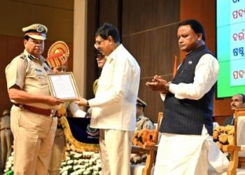 ରାଷ୍ଟ୍ରପତି ପଦକ ପାଇଲେ କଟକ ୬ଷ୍ଠ ବାଟାଲିୟନର ଦୂର୍ଗପତି ସୂର୍ଯ୍ୟ ନାରାୟଣ ମଲ୍ଲିକ