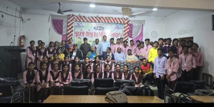 ଆଧୁନିକ ଓଡ଼ିଆ ସାହିତ୍ୟ ଭାଵ ଓ ଭାଷା ଦୃଷ୍ଟିରୁ ବେଶ ସମୃଦ୍ଧ : ଆଲୋଚନା ଚକ୍ର