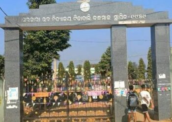 ଟିକାବାଲି ବ୍ଲକରେ ଶିକ୍ଷା ବ୍ୟବସ୍ଥା ସମ୍ପୂର୍ଣ୍ଣ ବିପର୍ଯ୍ୟସ୍ତ : ଅଧିକାଂଶ ବିଦ୍ୟାଳୟ ରେ ଆବଶ୍ୟକ ଶିକ୍ଷକ ଅଭାବ