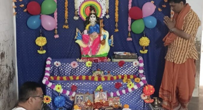 ସିଦ୍ଧିଦାତ୍ରୀ ମା ‘ ସରସ୍ବତୀ ଙ୍କ ପୂଜାର୍ଚନା ମହାସମାରୋହ ରେ ପାଳିତ : ଶତାଧିକ କୁନି ଛୁଆ ଖଡ଼ି ଛୁଇଁଲେ