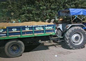 ବେଆଇନ୍ ବାଲି ଚାଲାଣ  : ବାଲି ବୋଝେଇ ଟ୍ରାକ୍ଟର ଜବତ,ଡ୍ରାଇଭର ଅଟକ