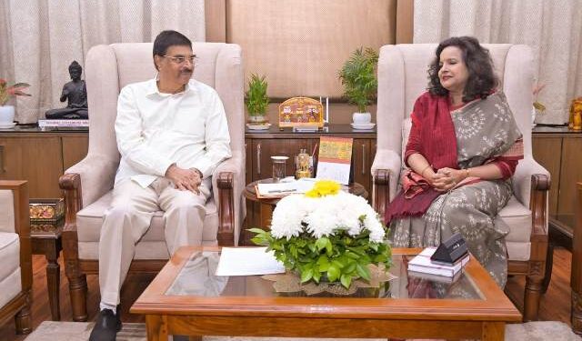 ରାଜ୍ୟପାଳଙ୍କୁ ସୌଜନ୍ୟମୂଳକ ସାକ୍ଷାତ କଲେ ନବନିଯୁକ୍ତ ମୁଖ୍ୟ ଶାସନ ସଚିବ – ଅନୁ ଗର୍ଗ