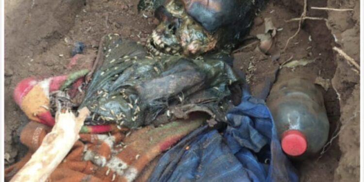 ସଂରକ୍ଷିତ ଜଙ୍ଗଲର ମାଟି ତଳୁ ଦୁର୍ଦ୍ଦାନ୍ତ ମାଓବାଦୀ ଅନ୍ବେଷ ଙ୍କ ଗଳିତ ମୃତଦେହ ଉଦ୍ଧାର