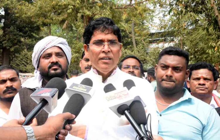 ବିଜେଡିର ବିଶାଳ ଚାଷୀ ସୁରକ୍ଷା ସମାବେଶ : ଚାଷୀ ସମସ୍ୟାର ସମାଧାନ ନହେଲେ ସରକାରଙ୍କ କୁମ୍ଭକର୍ଣ୍ଣ ନିଦ୍ରା ହଜାଇ ଦିଆଯିବ – ବିଜେଡି