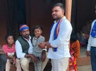 ଭୀମ ଆର୍ମି ସଂଗଠନ ସାହାଯ୍ୟ ର ହାତ ବଢ଼ାଇଲା ଅନାଥ 4ଭାଇ ଭଉଣୀ ଙ୍କୁ