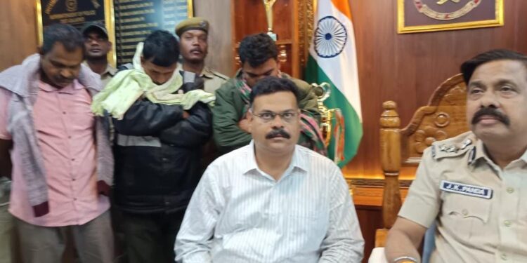 ଗଜପତି ପୋଲିସକୁ ମିଳିଛି ବଡ଼ ସଫଳତା….. ୪୫ ଲକ୍ଷ ଟଙ୍କାର ସୁନା ଓ ରୂପା ଅଳଙ୍କାର ଉଦ୍ଧାର, ୩ ଗିରଫ