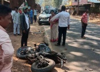 ଓଭର ଟେକ୍ ହେଲା କାଳ ,ଗଛକୁ ପିଟି ହୋଇ ଯୁବକ ମୃତ