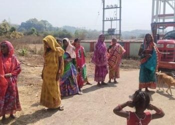 ମୋହନା ବ୍ଲକର କିଛି ଅଞ୍ଚଳରେ ଖରାଦିନ ନ ଆସୁଣୁ ପାନୀୟ ଜଳର ଅଭାବ ବେଳେ ଘର ନିର୍ମାଣ କାମରେ ପିଇବା ପାଣି ବ୍ୟବହାରକୁ ବିରୋଧ କଲେ ଗ୍ରାମବାସୀ