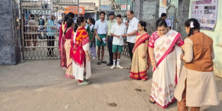 ଗଜପତି ଜିଲ୍ଲାରେ ଆରମ୍ଭ ହେଲା ମାଟ୍ରିକ୍‌‌ ବୋର୍ଡ ପରୀକ୍ଷା – ପରୀକ୍ଷା ଦେଉଛନ୍ତି ମୋଟ ୮୪୫୮ ଜଣ ଛାତ୍ରଛାତ୍ରୀ