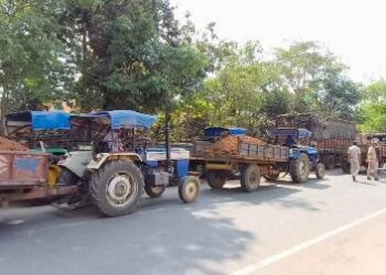 ବେଆଇନ୍ ମୋରମ୍ ଚାଲାଣ ବେଳେ ପୋଲିସ୍ ପକ୍ଷରୁ ଚଢ଼ାଉ : ୨ଟି ଜେସିବି ସହ ୫ ଟି ଟ୍ରାକ୍ଟର ଜବତ