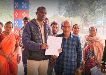 ମାରଣାସ୍ତ୍ର ଦେଖାଇ ଭୟଭୀତ କରି ଘର ଭାଙ୍ଗିଲେ : ପରିବାରକୁ ଗାଁ ରୁ ବାଛନ୍ଦ ସହ ମାରିବାକୁ ଧମକ