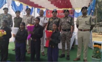 ୪ ଜଣ ଛତିଶଗଡି ମାଓବାଦୀ ଙ୍କ ଆତ୍ମ ସମର୍ପଣ : ବନ୍ଧୁକ, ଜୀବନ୍ତ ଗୁଳି ଏବଂ ବହୁ ମାଓ ସାମଗ୍ରୀ ଜବତ