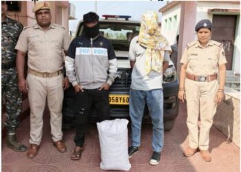 ପୋଲିସ ପାଟ୍ରୋଲିଂ ବେଳେ ସ୍କୁଟି ସହ ଗଞ୍ଜେଇ ଜବତ : ଦୁଇ ଗିରଫ