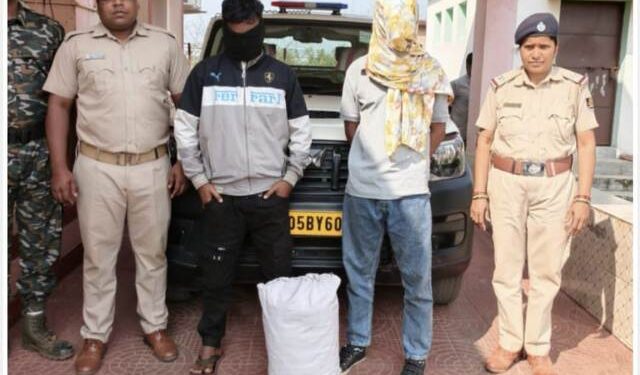 ପୋଲିସ ପାଟ୍ରୋଲିଂ ବେଳେ ସ୍କୁଟି ସହ ଗଞ୍ଜେଇ ଜବତ : ଦୁଇ ଗିରଫ