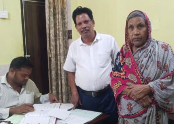 ଦୁଇ ପୁଅ, ବୋହୂ ଙ୍କ ନିର୍ଯାତନା ଅସହ୍ୟ ହେବାରୁ ସୁବର୍ଣ୍ଣ ଦେଇଙ୍କୁ ସମର୍ପଣ, ବୃଦ୍ଧlଶ୍ରମ ରେ ପୁନଃ ଥଇଥାନ