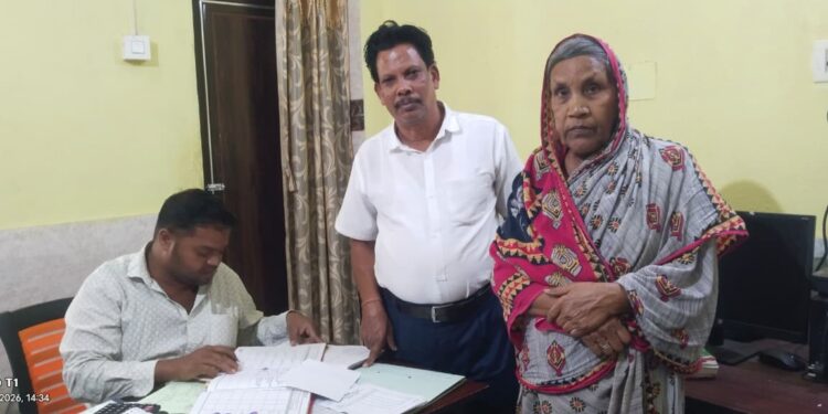 ଦୁଇ ପୁଅ, ବୋହୂ ଙ୍କ ନିର୍ଯାତନା ଅସହ୍ୟ ହେବାରୁ ସୁବର୍ଣ୍ଣ ଦେଇଙ୍କୁ ସମର୍ପଣ, ବୃଦ୍ଧlଶ୍ରମ ରେ ପୁନଃ ଥଇଥାନ