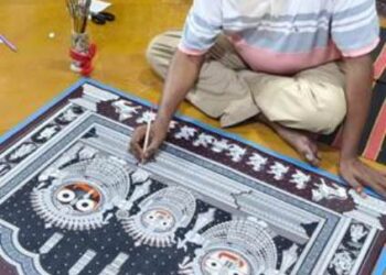 ଗୁରୁ ପଙ୍କଜ ବେହେରାଙ୍କ ଦ୍ୱାରା ନିର୍ମିତ ସୁନାବେଶ ପଟ୍ଟଚିତ୍ର ରାଷ୍ଟ୍ରପତି ଙ୍କୁ ଉପହାର ପ୍ରଦାନ