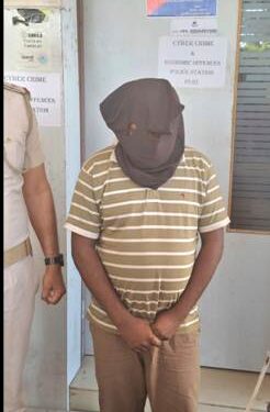 ମହିଳା ମାନଙ୍କୁ ଭିଡିଓ ଭାଇରାଲ ଭୟ ଦେଖାଇ ଠକ ଯୁବକ ୫ ମୋବାଇଲ ଜବତ ଓ ୩୪ ସିମକାର୍ଡ ଜବତ