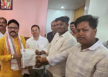 ସଂପର୍କ ଅନୁଷ୍ଠାନ ପକ୍ଷରୁ ସ୍ବାସ୍ଥ୍ୟମନ୍ତ୍ରୀଙ୍କୁ ଦାବିପତ୍ର