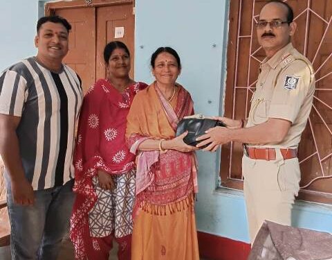 ହଜିଥିବା ବ୍ଯାଗ ଭକ୍ତଙ୍କୁ ଫେରାଇଲା ପୋଲିସ