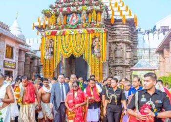 ଶ୍ବେତଗଙ୍ଗାରେ ପିଣ୍ଡ ଦାନ କଲେ ରାଷ୍ଟ୍ରପତି,ଶ୍ରୀଜୀଉ ମାନଙ୍କୁ ଦର୍ଶନ କଲେ