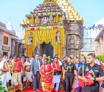 ଶ୍ବେତଗଙ୍ଗାରେ ପିଣ୍ଡ ଦାନ କଲେ ରାଷ୍ଟ୍ରପତି,ଶ୍ରୀଜୀଉ ମାନଙ୍କୁ ଦର୍ଶନ କଲେ