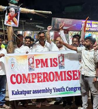 କୋଣାର୍କ : କଂଗ୍ରେସ ଜାତୀୟ ଯୁବ ସଭାପତି ଉଦୟ ଭାନୁ ଚିବ୍ ଙ୍କୁ ଅଗଣତାନ୍ତ୍ରିକ ଗିରଫ ପ୍ରତିବାଦରେ କୋଣାର୍କ ମେଡିକାଲ ଛକ ଠାରେ କାକଟପୁର ନିର୍ବାଚନ ମଣ୍ଡଳୀ ଯୁବ କଂଗ୍ରେସ ପକ୍ଷରୁ ଗୃହ ମନ୍ତ୍ରୀ ଓ ପ୍ରଧାନମନ୍ତ୍ରୀଙ୍କ କୁଶପୁତ୍ତଳିକା ଦାହ ଓ ବିକ୍ଷୋଭ ପ୍ରଦର୍ଶନ।