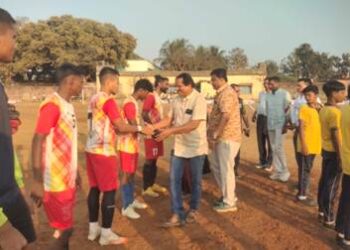 ୨୨ତମ ରାଜ୍ୟସ୍ତରୀୟ ରାଜସୁନାଖଳା ଫୁଟବଲ ଟୁର୍ଣ୍ଣାମେଣ୍ଟ ଦ୍ୱିତୀୟ ଦିବସ – ଟ୍ରାଇ ବେକରରେ ପପୁଲାର ଢେଙ୍କାନାଳ ଦଳ ୩-୧ଗୋଲରେ ବିଜୟୀ