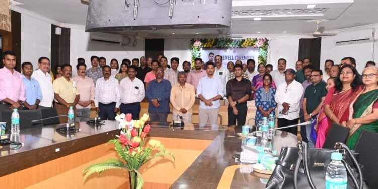 ମାଲକାନଗିରି ଜିଲ୍ଲାପାଳ ସୋମେଶ କୁମାର ଉପାଧ୍ୟାୟଙ୍କୁ ଭବ୍ୟ ବିଦାୟ ସମ୍ବର୍ଦ୍ଧନା