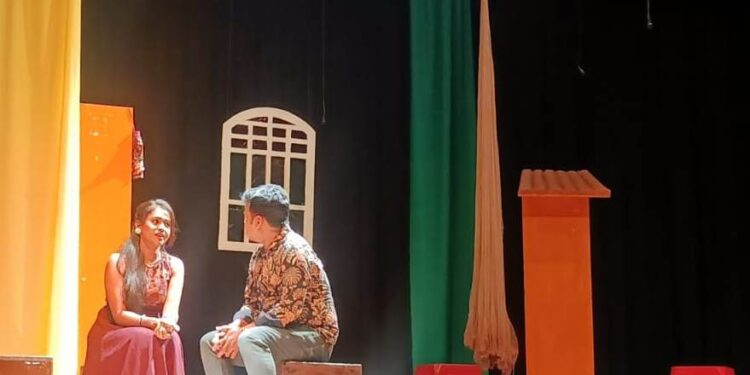 ସମୁଦ୍ରର ନୀଳ ଲହରୀରେ ହଜିଲା ପ୍ରେମର ସନ୍ଧାନ : ମଞ୍ଚସ୍ଥ ହେଲା ନାଟକ ‘ଇନ୍ଦ୍ରଜାଲ’