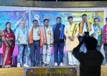 ଜୟ ମାଁ ଦୁଆରସନି ଯୁବକ ସଂଘ ର ଚତୁର୍ଥ ତମ ବାର୍ଷିକ ଉତ୍ସବ ଉଦଯାପିତ- ସମାଜ ଗଠନ କରିବା ରେ ଯୁବକ ଙ୍କ ଭୂମିକା ଗୁରୁତ୍ୱପୂର୍ଣ୍ଣ