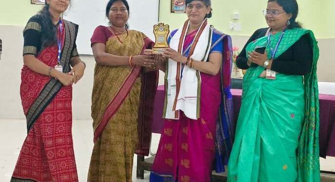 ଗୃହ ବିଜ୍ଞାନ ବିଭାଗ ପକ୍ଷରୁ କ୍ୟାରିୟର ପରାମର୍ଶ କର୍ମଶାଳା ମାଧ୍ୟମରେ ଦକ୍ଷତା ବୃଦ୍ଧି