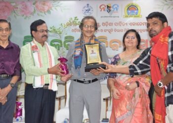ବିଶ୍ବ କବିତା ଦିବସ ରେ ନବୀନ ସୂତ୍ରଧର କବିତା ସମ୍ମାନ ରେ ସମ୍ମାନିତ ହେଲେ ଓଡ଼ିଶାର ଦୁଇ ବରେଣ୍ୟ କବି ଓ ଗୀତିକାର
