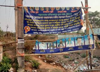 ଡ଼ଃ ବାବା ସାହେବ ଆମ୍ବେଦକରଙ୍କୁ ଅସମ୍ମାନ, ବ୍ୟାନରକୁ ଚିରିଦେଲେ ଦୁର୍ବୃତ୍ତ, ତୁରନ୍ତ ଗିରଫ ପାଇଁ ଦାବୀ