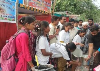 ଜି ଏସ ଏସ ତରଫରୁ ଐତିହାସିକ ଦିପୋଟି ମେଳଣରେ ଜଳଛତ୍ର ବଣ୍ଟନ