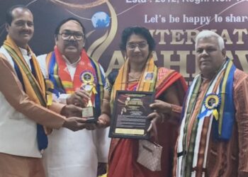 ଗଜପତି ଜିଲ୍ଲାର ଅଗ୍ରଣୀ ମହିଳା ସଙ୍ଗଠନର ସମ୍ପାଦିକା ତନୁଜା ଶତପଥୀ ହେପି ମୁମେଣ୍ଟ ଇଣ୍ଡିଆ ଦ୍ୱାରା ସମ୍ବର୍ଦ୍ଧିତ