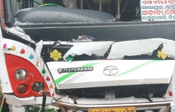 ଦୁଇ ବସ୍‌ ମୁହାଁମୁହିଁ, ୩୦ରୁ ଊର୍ଦ୍ଧ୍ୱ ଯାତ୍ରୀ…