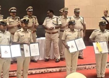 ପୋଲିସ ଡିଜିପିଙ୍କ ଦ୍ୱାରା ଗଜପତି ଏସପିଙ୍କ ସମେତ ୪ ପୁଲିସ ଅଧିକାରୀ ସମ୍ମାନୀତ ହେଲେ