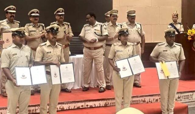 ପୋଲିସ ଡିଜିପିଙ୍କ ଦ୍ୱାରା ଗଜପତି ଏସପିଙ୍କ ସମେତ ୪ ପୁଲିସ ଅଧିକାରୀ ସମ୍ମାନୀତ ହେଲେ