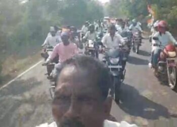 ମୋହନା ବିଧାୟକ ଦାଶରଥି ଗମାଙ୍ଗ ଙ୍କୁ ନିଲମ୍ବିତ ବିରୋଧରେ ହଜାର ହଜାର ସମର୍ଥକ ଙ୍କ ବାଇକ ଶୋଭାଯାତ୍ରା