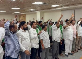 ଗଜପତି ଜିଲ୍ଲା ବିଜେପି ସରପଞ୍ଚ ସହ ୬୦ କର୍ମୀ ଭୁବନେଶ୍ବର ସ୍ଥିତ ଶଙ୍ଖ ଭବନ ଠାରେ ବିଜେଡି ରେ ସାମିଲ ହେଲେ