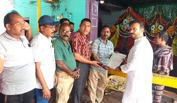 ପାରଳାଖେମୁଣ୍ଡି ରେ ଶ୍ରୀଜଗନ୍ନାଥଙ୍କ ନୂତନ ମନ୍ଦିର ନିର୍ମାଣ ପାଇଁ ପାରଳାଖେମୁଣ୍ଡି ବିଧାୟକ ରୂପେଶ ପାଣିଗ୍ରାହୀ ଙ୍କ ୫୦ ଲକ୍ଷ ଟଙ୍କା ଅନୁଦାନ ପ୍ରଦାନ