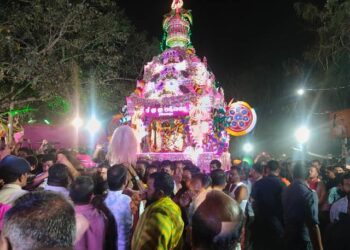 ମେଳଣ ମଣ୍ଡପାରୁଢ଼ ହେଲେ ପଶ୍ଚିମାସମ୍ଭୁ ଶ୍ରୀ ସୋମନାଥ ଦେବଙ୍କ ସହ ପାଞ୍ଚ ଠାକୁର : ଆତସବାଜି ପ୍ରଦର୍ଶନରେ ଜମିଲା ହରିରାଜପୁର ପଞ୍ଚୁଦୋଳ ମେଳଣ