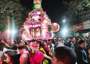 ମେଳଣ ମଣ୍ଡପାରୁଢ଼ ହେଲେ ପଶ୍ଚିମାସମ୍ଭୁ ଶ୍ରୀ ସୋମନାଥ ଦେବଙ୍କ ସହ ପାଞ୍ଚ ଠାକୁର : ଆତସବାଜି ପ୍ରଦର୍ଶନରେ ଜମିଲା ହରିରାଜପୁର ପଞ୍ଚୁଦୋଳ ମେଳଣ