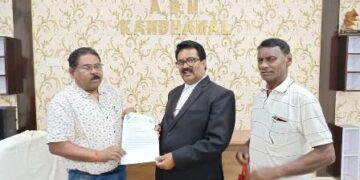 ମହାବିଦ୍ୟାଳୟ ଛାତ୍ରଛାତ୍ରୀଙ୍କ ପାଇଁ ବିଶ୍ରାମଗାର ନିର୍ମାଣ ନିମନ୍ତେ ଅତିରିକ୍ତ ଜିଲ୍ଲାପାଳଙ୍କୁ ଦାବୀପତ୍ର ପ୍ରଦାନ